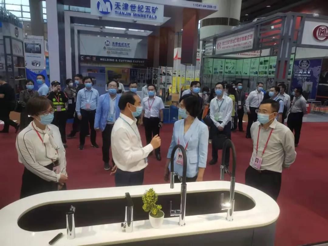 华艺卫浴在广交会现场频频收获好评8.jpg