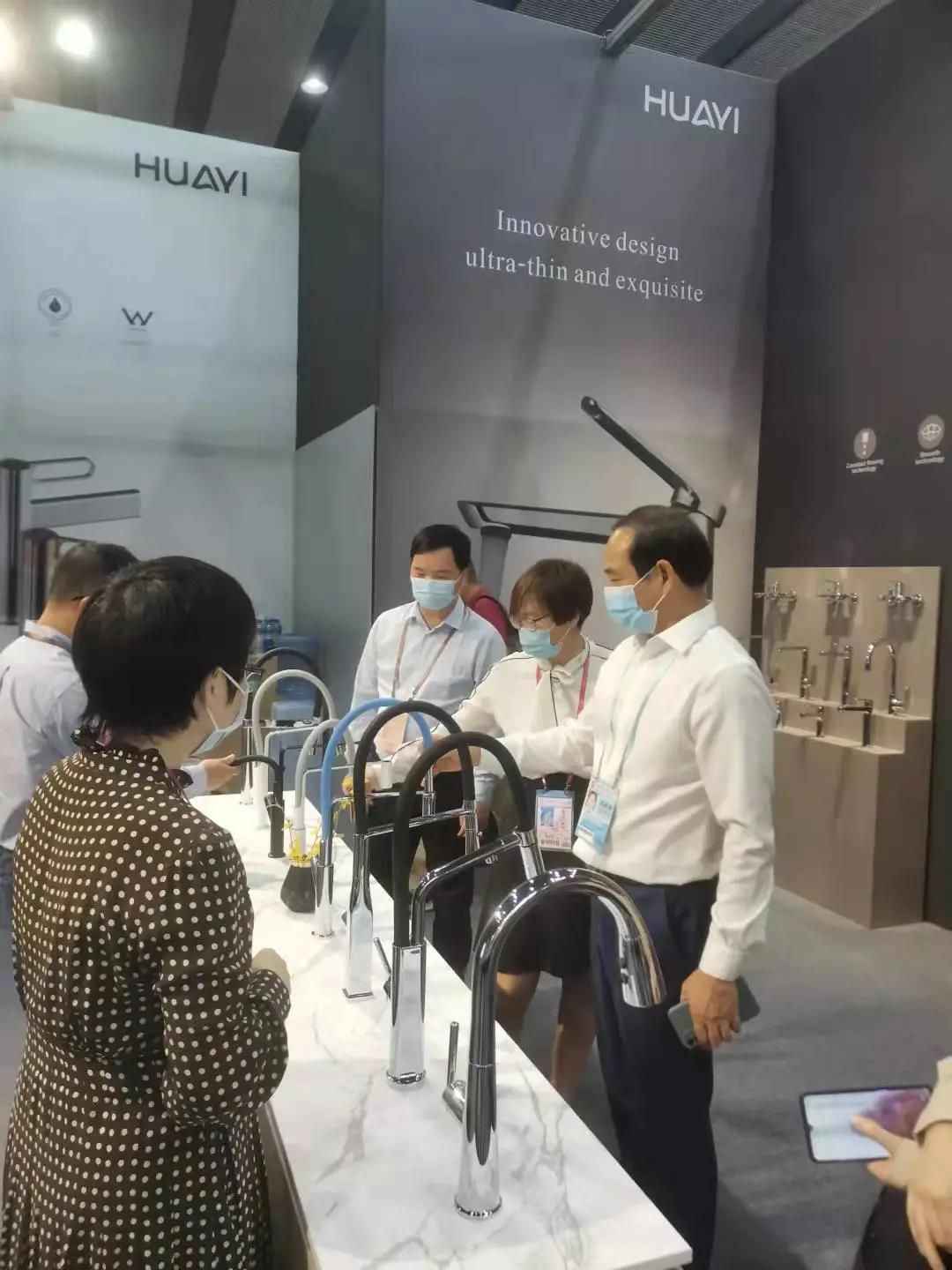 华艺卫浴在广交会现场频频收获好评9.jpg