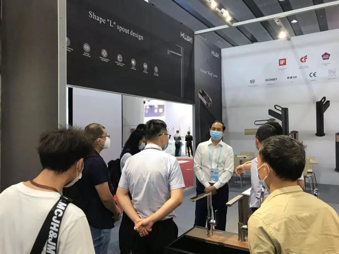 华艺卫浴在广交会现场频频收获好评11.jpg