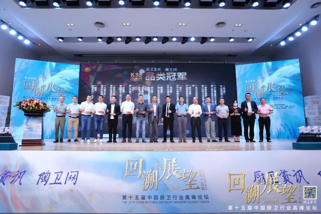 恩得瑞荣获2021厨卫榜“洗衣空间定制单品类卫浴冠军”03.jpg